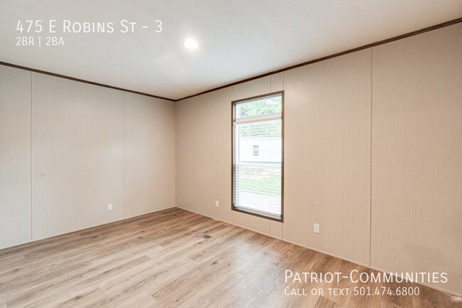 Building Photo - 475 E Robins St