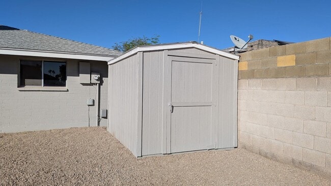 Building Photo - 1941 E Manhatton Dr