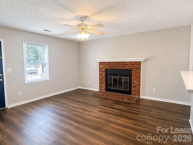 Building Photo - 7718 Linda Lake Dr