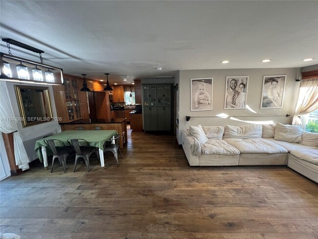 Building Photo - 8801 SW 42nd St