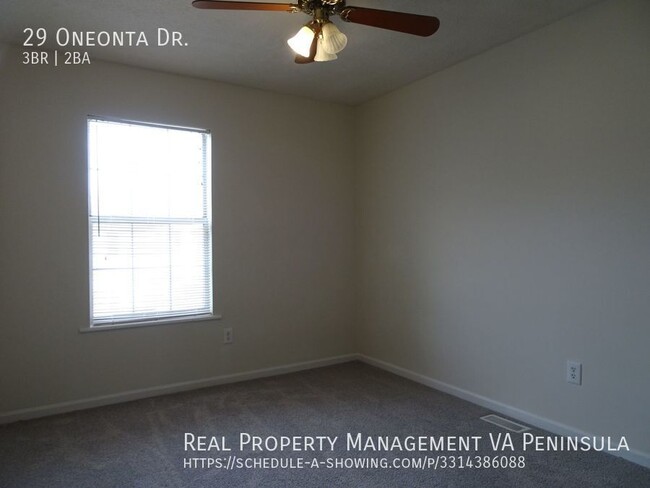 Building Photo - 3 Bedroom 1.5 Bathroom Townhome in Denbroo...