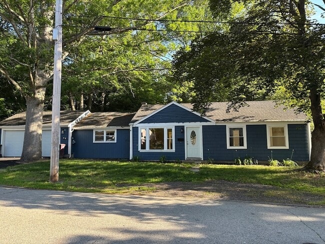 Building Photo - 215 Jaffrey St