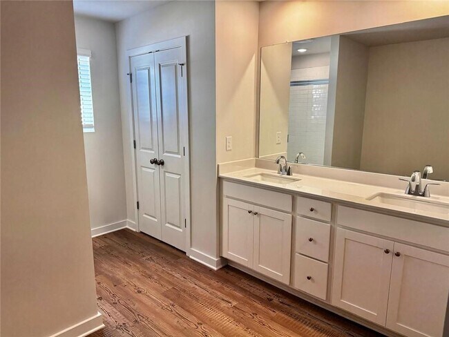 Building Photo - 1733 Harper Lily Ln