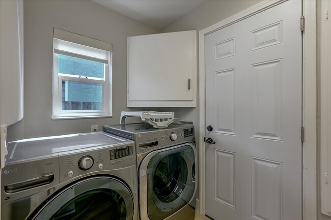 Building Photo - 406 Central Ave