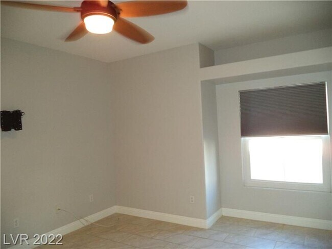 Building Photo - BEAUTIFUL FIRST FLOOR CONDO IN GATED COMMU...