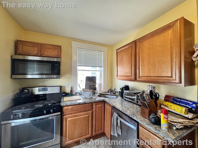 Building Photo - 545 Somerville Ave