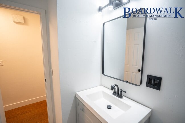 Building Photo - Newly Remodeled 3 Bedroom East of Harrison Blvd!