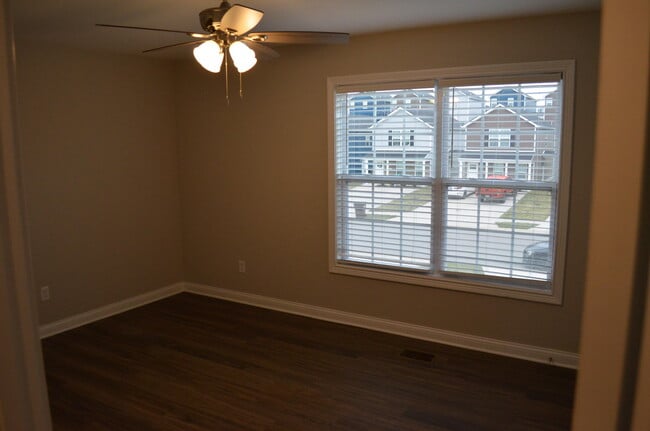 Building Photo - 4007 Ruby Rose Rd