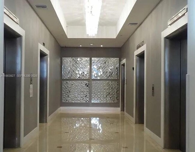 Building Photo - 100 Lincoln Rd