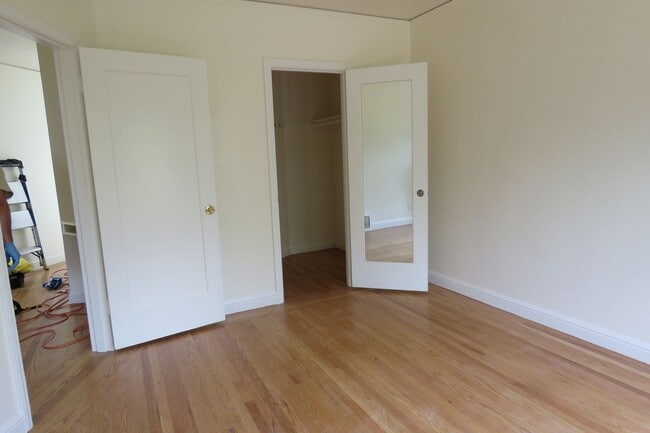Building Photo - 2 BEDROOM SUNSET HOUSE - PLUS BONUS ROOM