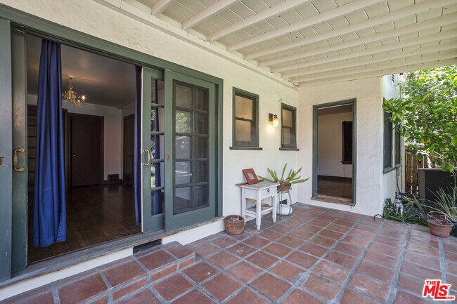 Building Photo - 131 N Citrus Ave