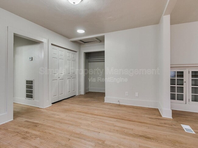Building Photo - 943 East Dr