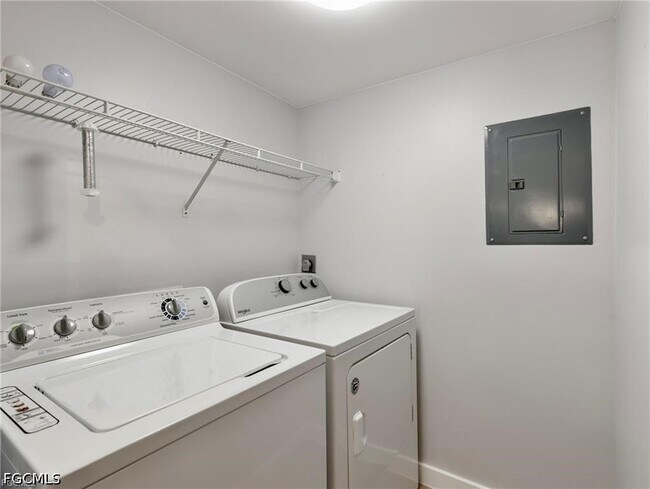 Building Photo - 9540 Green Cypress Ln