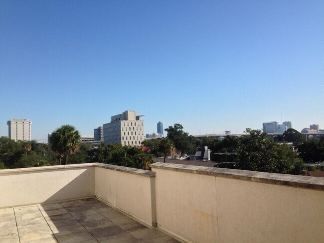 Building Photo - 1661 Riverside Ave