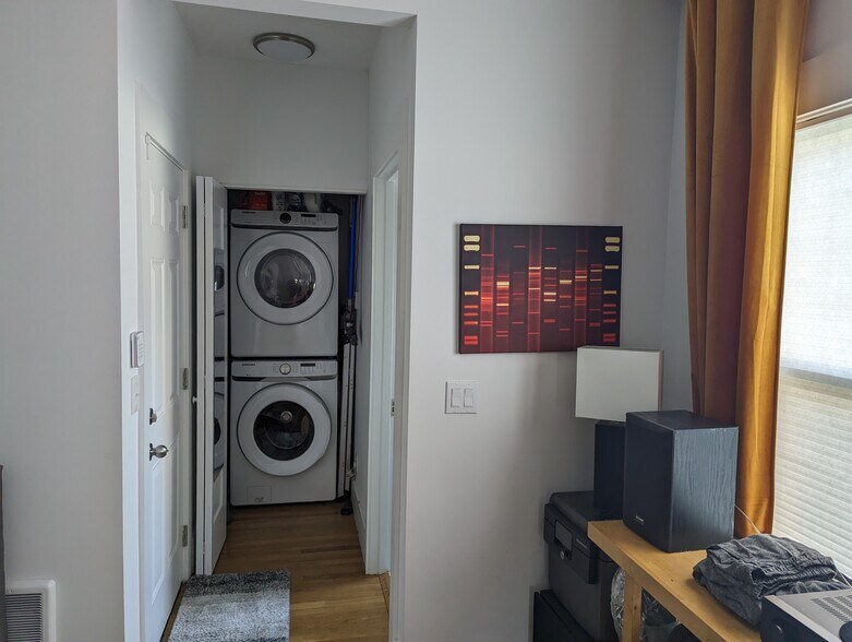 Building Photo - 4155 Webster St
