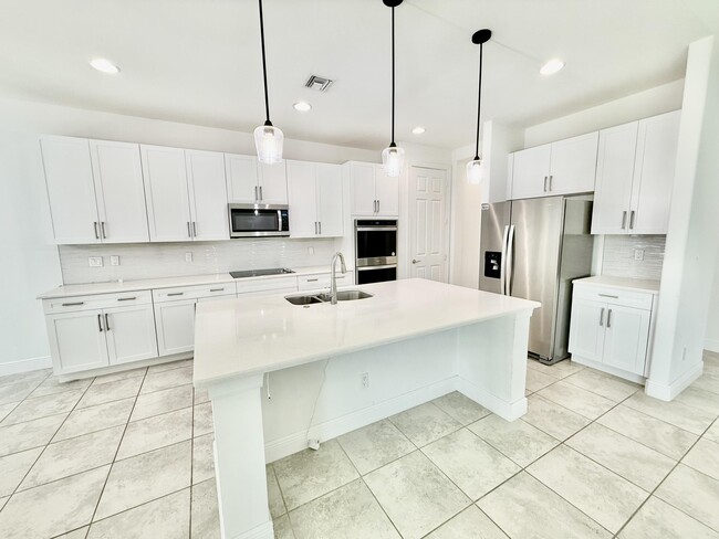 Building Photo - 293 SW Ridgecrest Dr