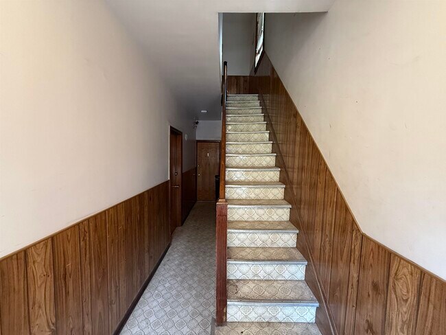 Building Photo - 129 W 20th St