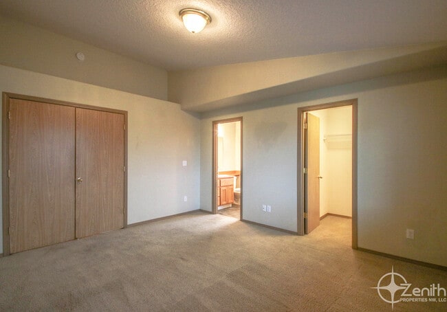 Building Photo - 2712 NE 164th Pl