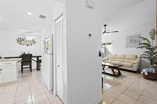 Building Photo - 21 Meadows Dr