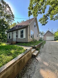 Building Photo - 3002 Woodland St