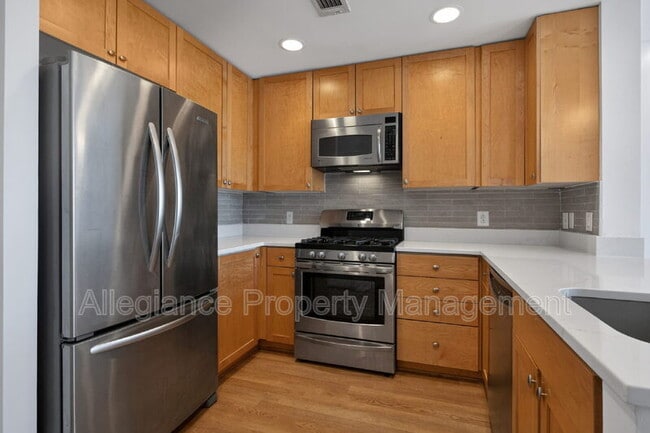 Building Photo - 3600 S Glebe Rd