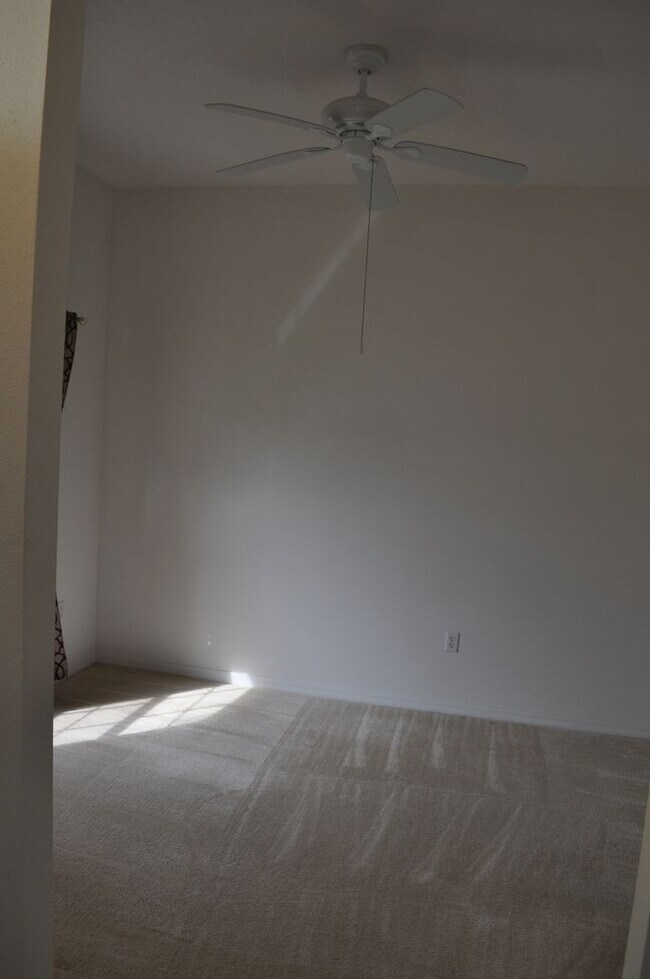 Building Photo - Lovely home in Pine Lakes