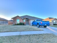 Building Photo - 3bed/2bath Home Available in the Heart of ...