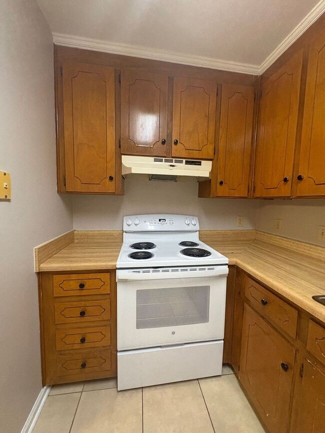 Building Photo - Daleville!   Close to the FT.  Rucker Gate!!!    LVP DOWNSTAIRS
