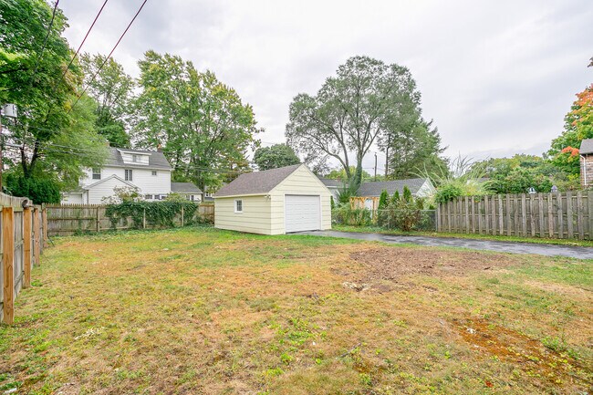 Building Photo - 306 Winona Blvd