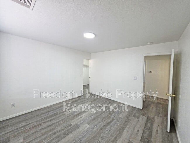 Building Photo - 670 Bourbon St