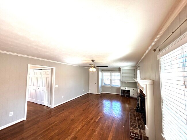 Building Photo - 208 Dalewood Dr