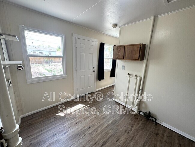 Building Photo - 607 Brookshire Ave