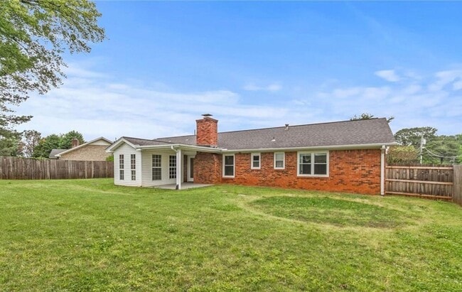 Building Photo - 3 bedroom, 2 bath