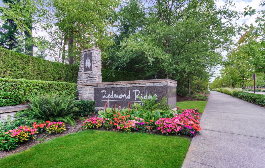 Building Photo - Redmond Ridge