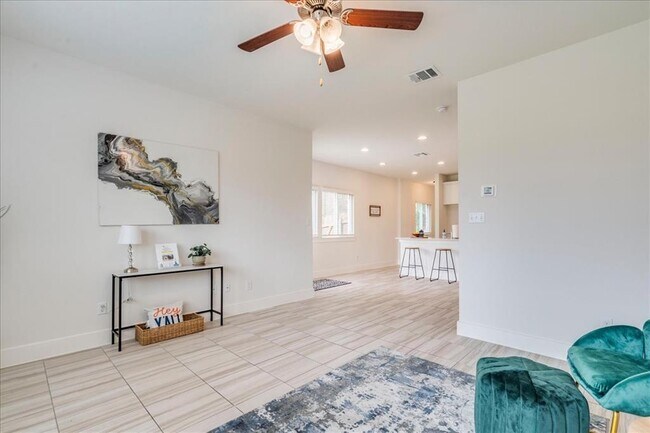 Building Photo - 439 White Steppe Way