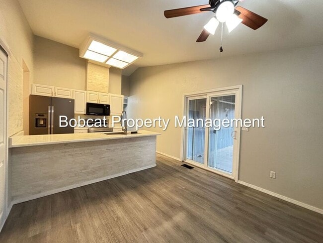 Building Photo - 2319 Blue Haven Ln