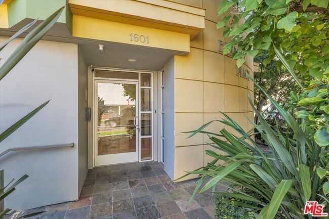 Building Photo - 1601 S Bentley Ave