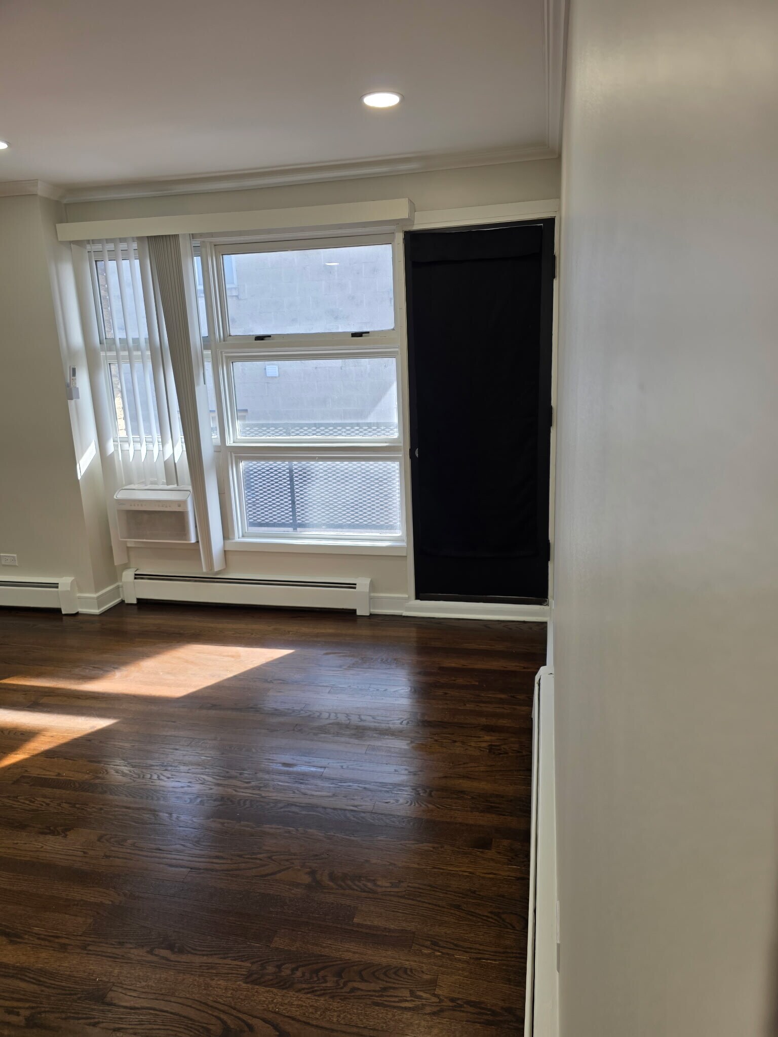 Building Photo - 2431 N 76th Ct