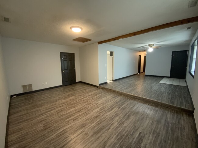 Building Photo - 921 Blue Ridge Dr