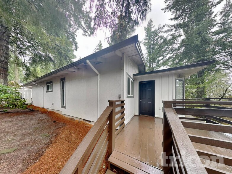 Building Photo - 1581 SW Woodland Terrace