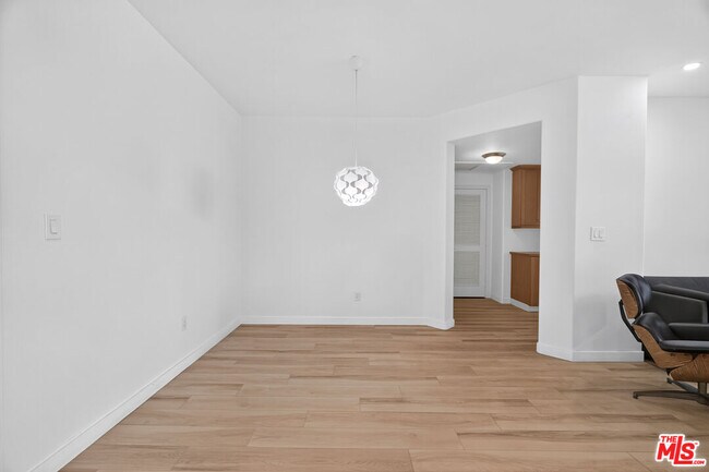 Building Photo - 360 W Ave 26