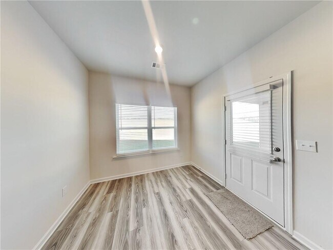 Building Photo - 1150 Amada Dr