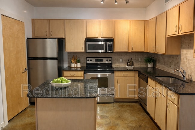 Building Photo - 1803 Broadway