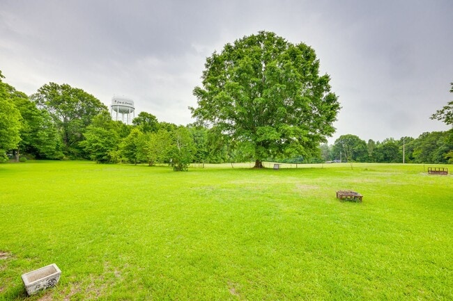 Building Photo - This beautifully maintained Ranch on over an acre of land invites you home to Lancaster, SC.