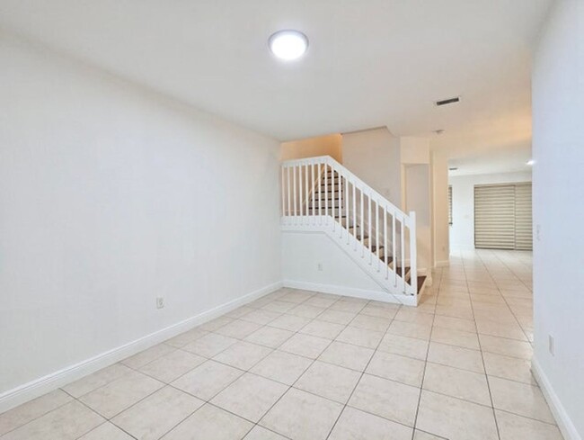Building Photo - 10781 NW 81st Ln