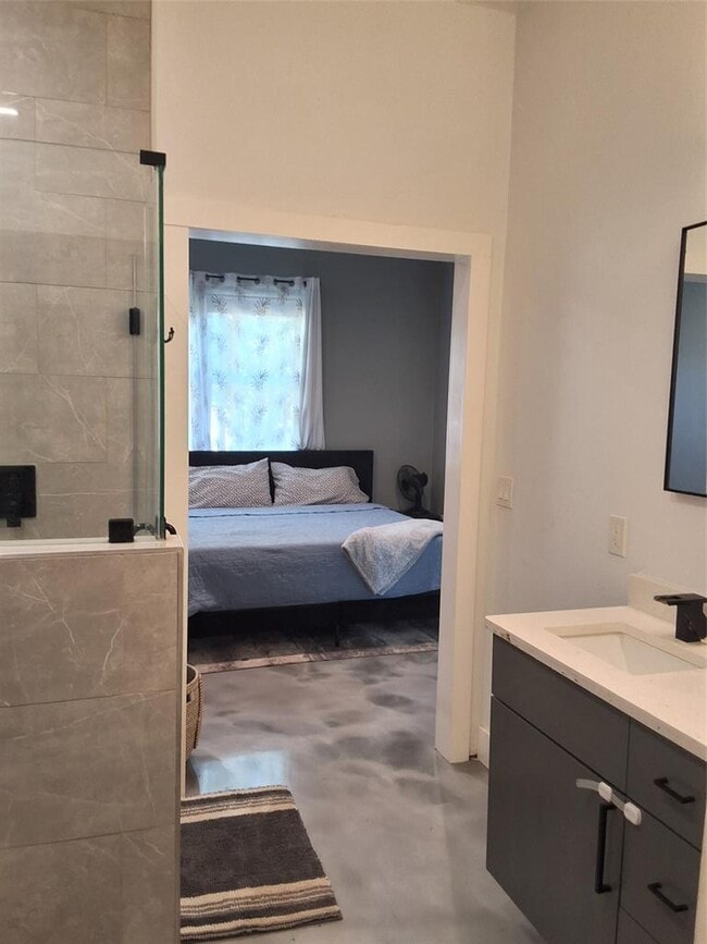 Building Photo - 724 Ramsey Ave