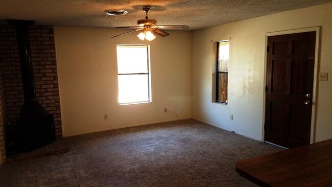 Building Photo - MILITARY ONLY.  2 Bdrm/2 Bath Apartment
