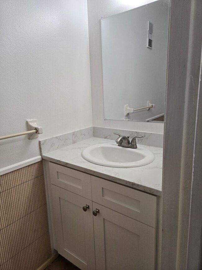 Building Photo - 5508 Pokeweed Ct