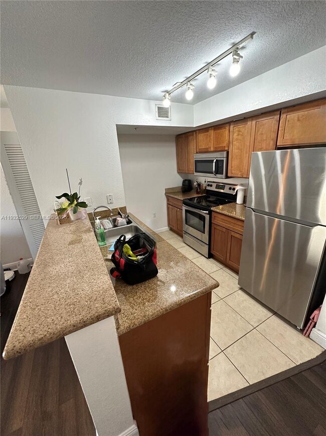 Building Photo - 219 NW 12th Ave