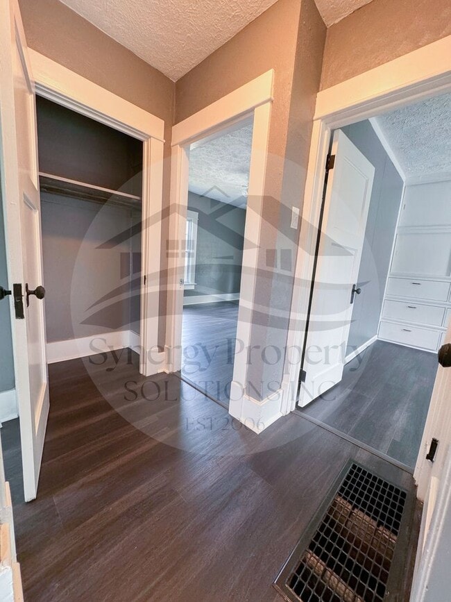 Building Photo - Crestline Home Available Now